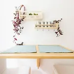 Appartement Spacious 52 Sqm Cozy Flat - Free Parking - 10 Min To Old Town