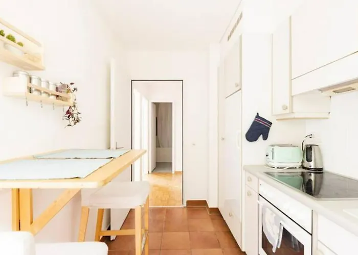 Spacious 52 Sqm Cozy Flat - Free Parking - 10 Min To Old Town Lozan
