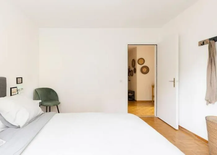 Appartement Spacious 52 Sqm Cozy Flat - Free Parking - 10 Min To Old Town *