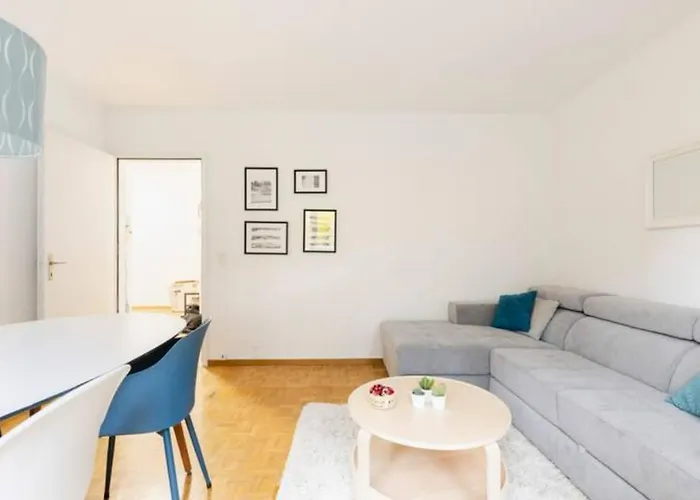 Daire Spacious 52 Sqm Cozy Flat - Free Parking - 10 Min To Old Town Lozan